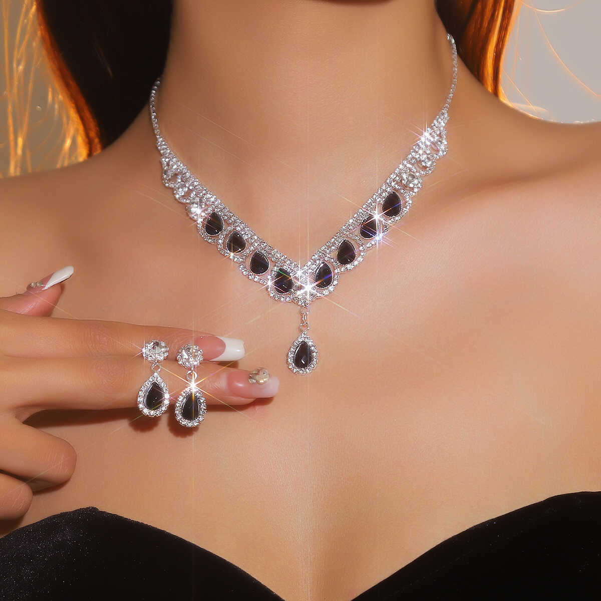 Al Ain Jewelry & Watches Exhibition 2025 - DINGKA Ensemble Collier et Boucles d'Oreilles