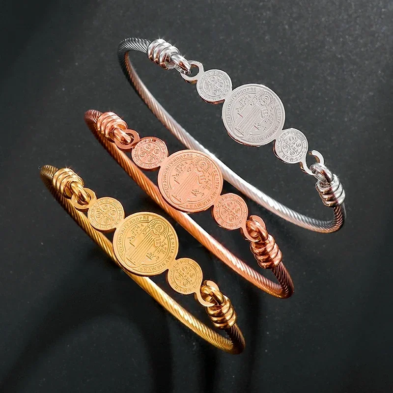 Bracelet croix Saint Benito en - Al Ain Jewelry & Watches Exhibition 2025 avis et prix